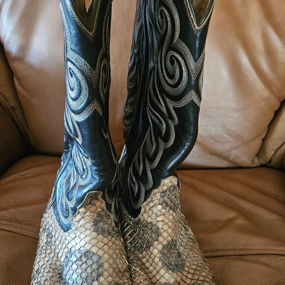 Tony Lama ,mens sz 8.5 D, lightly used, genuine snakeskin boots - Picture 1 of 6